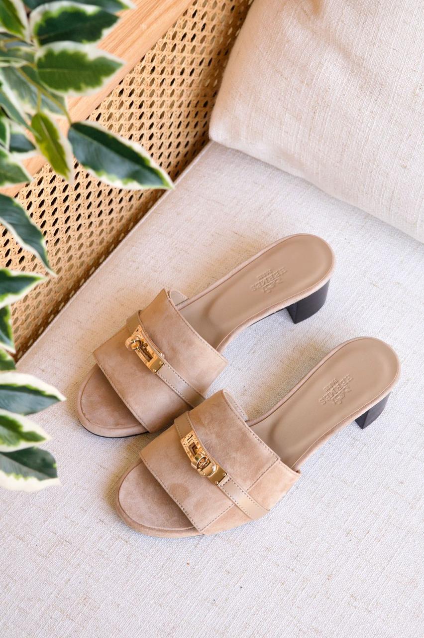 Hermès Oran Mid-Heel Sandals – Beige Suede